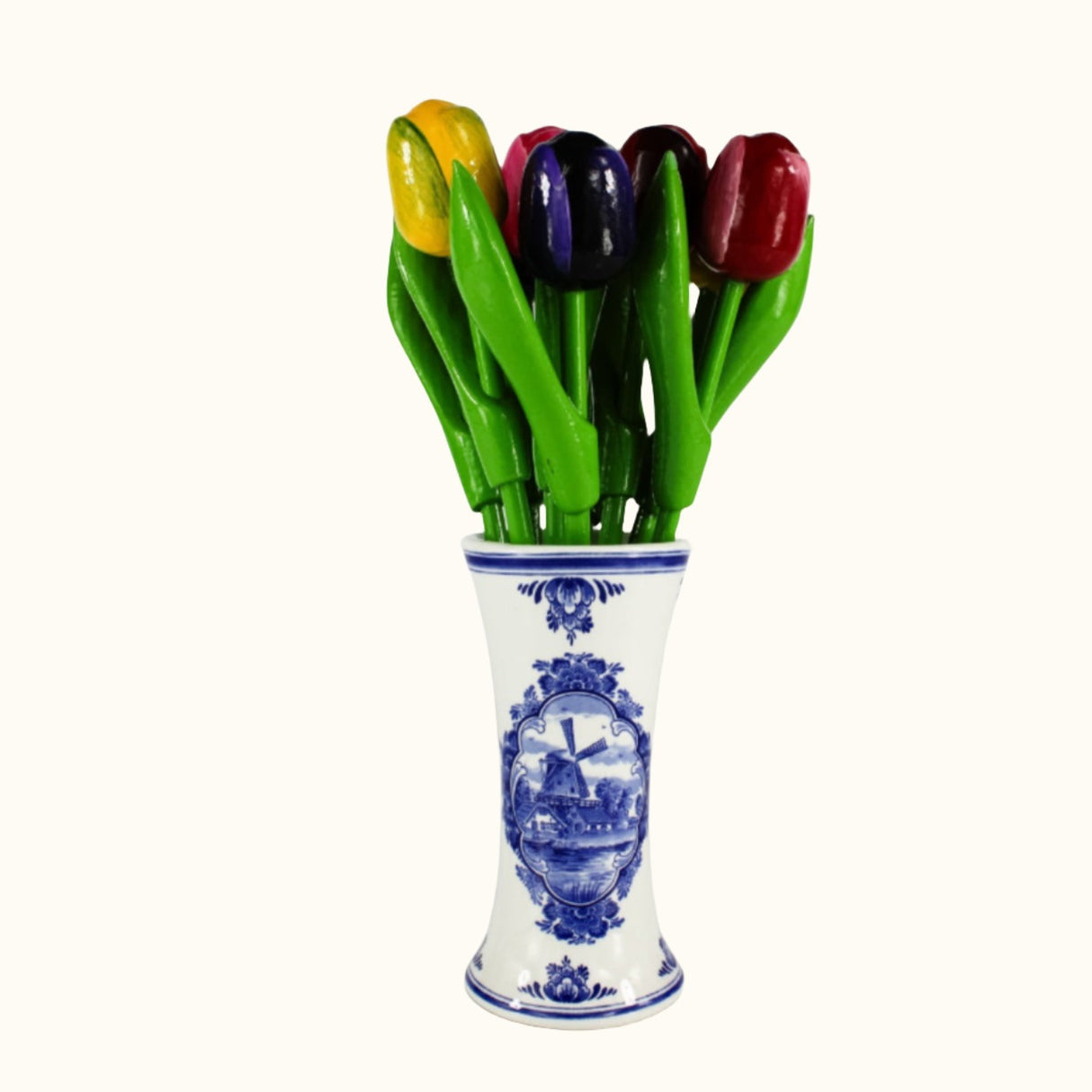 Nederlandse kruidenierswaren: 9 tulpen in een kleine Delftsblauwe keramische vaas van 20 cm.